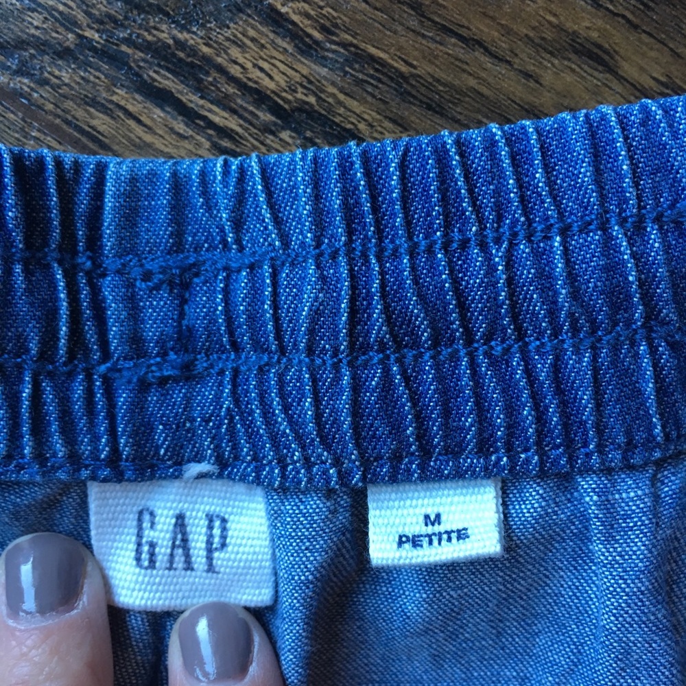 GAP Chambray Pull-On Shorts - Picture 3 of 3